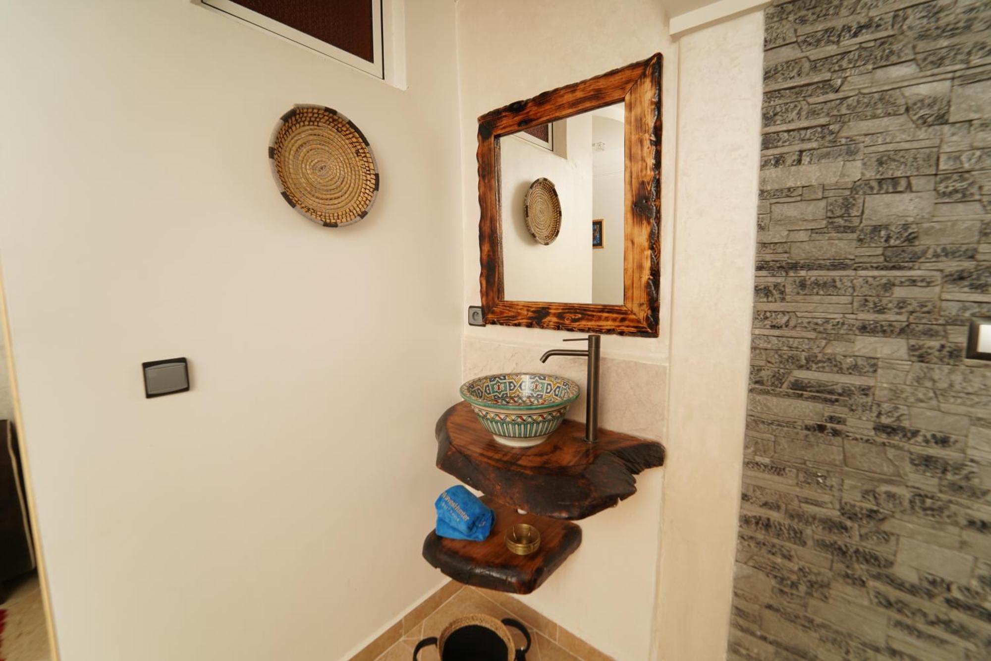 Waves Hunter Surf House Bed & Breakfast Агадир Екстериор снимка