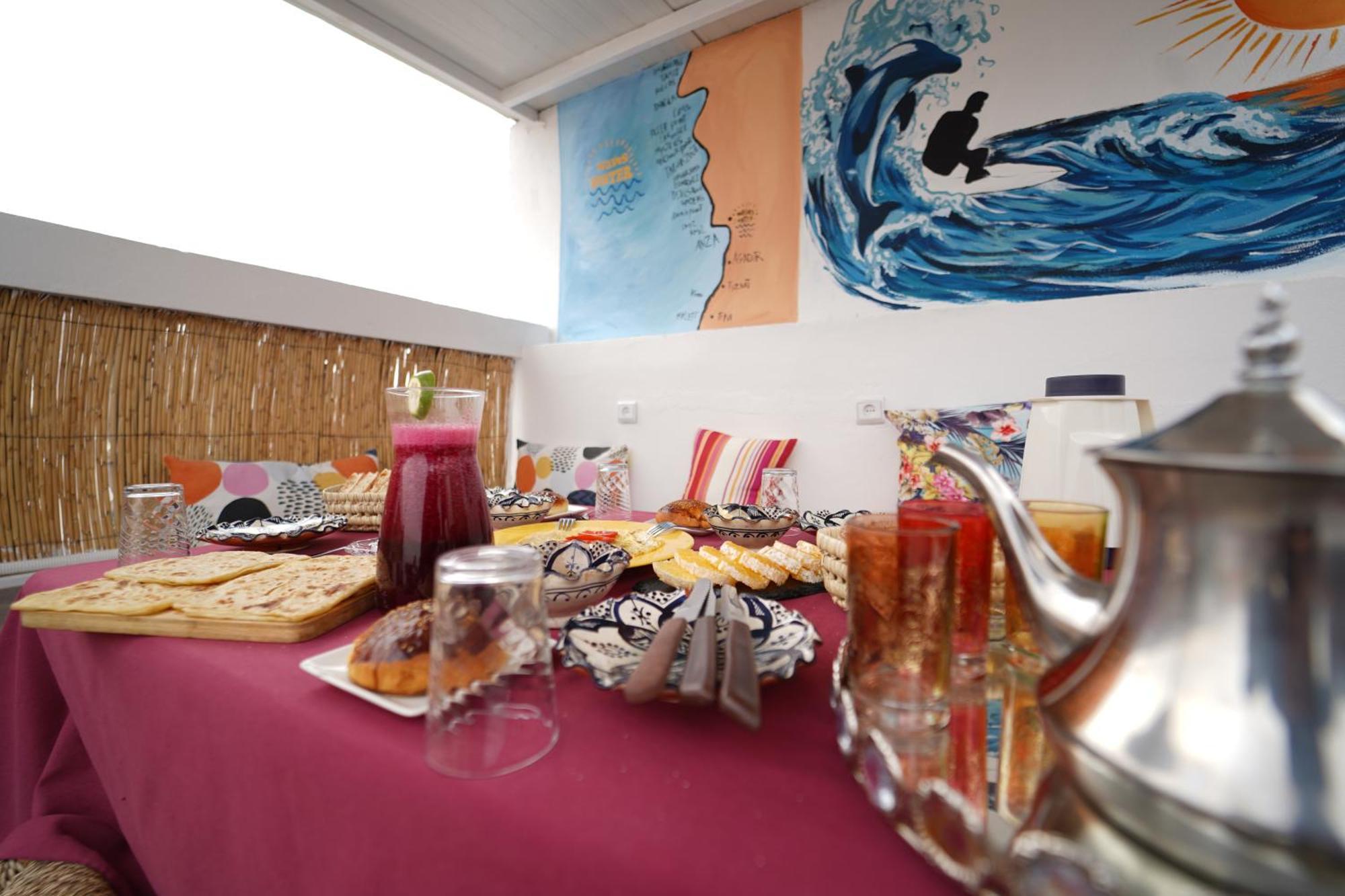 Waves Hunter Surf House Bed & Breakfast Агадир Екстериор снимка