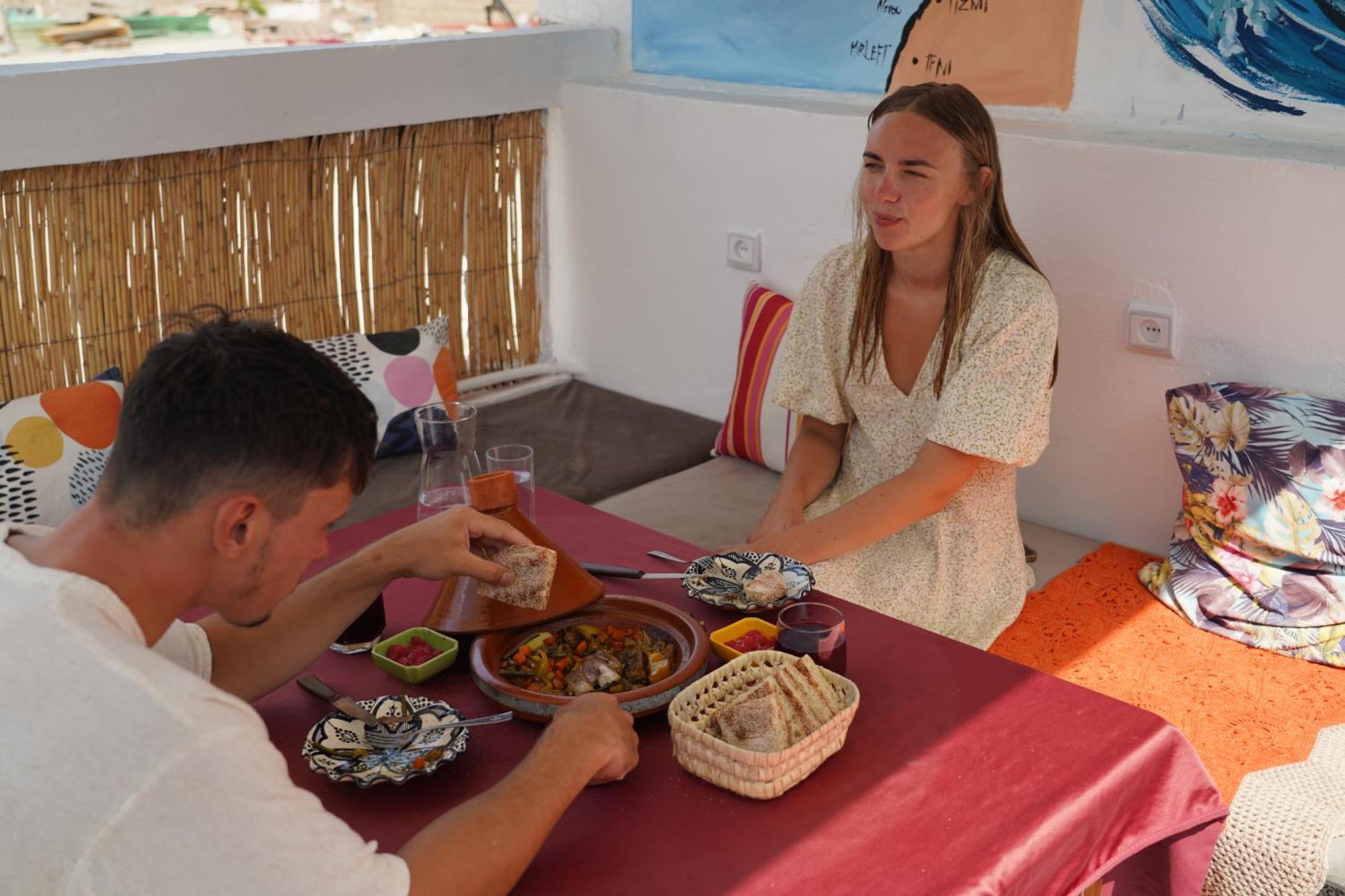 Waves Hunter Surf House Bed & Breakfast Агадир Екстериор снимка