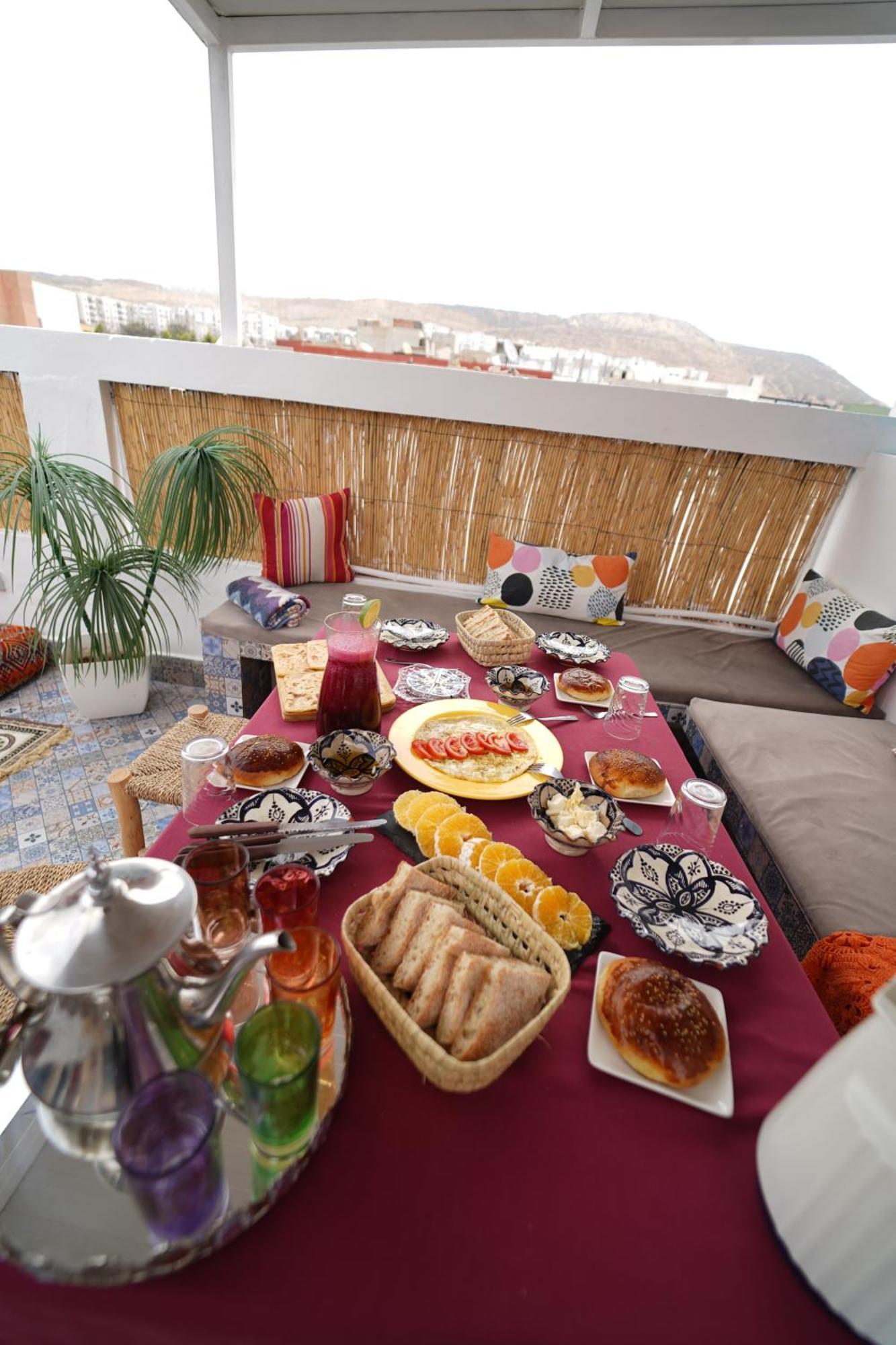 Waves Hunter Surf House Bed & Breakfast Агадир Екстериор снимка