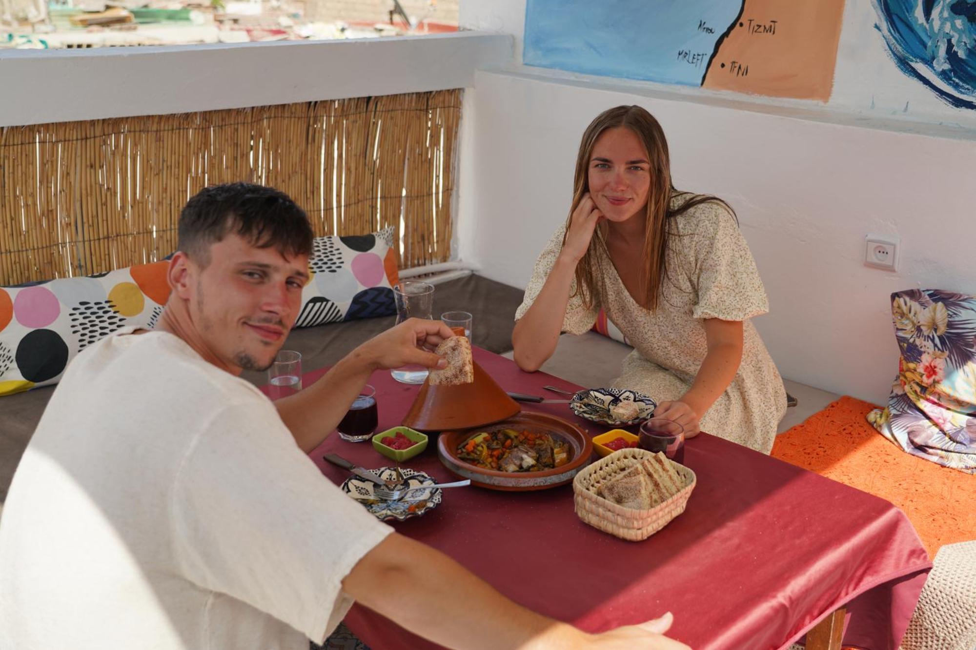 Waves Hunter Surf House Bed & Breakfast Агадир Екстериор снимка