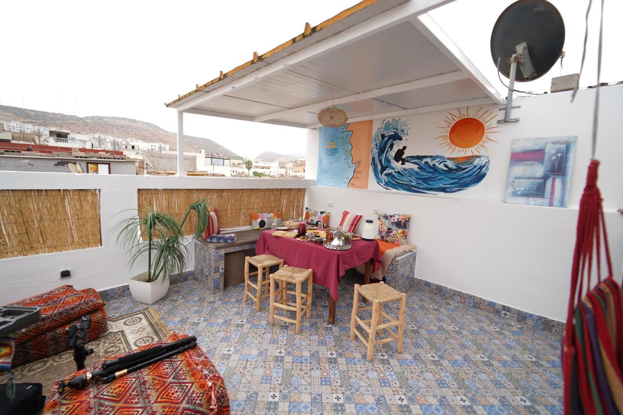 Waves Hunter Surf House Bed & Breakfast Агадир Екстериор снимка