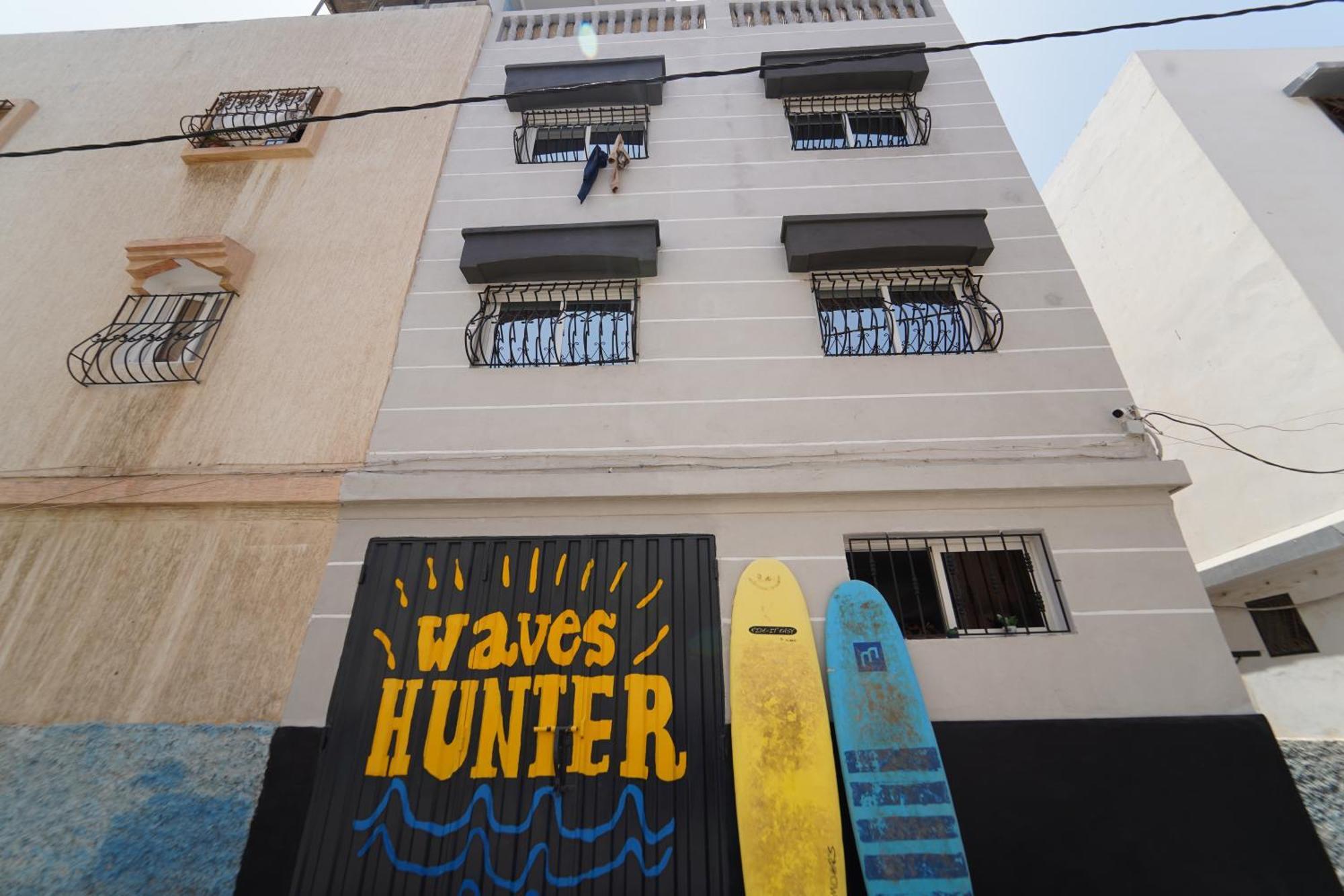 Waves Hunter Surf House Bed & Breakfast Агадир Екстериор снимка