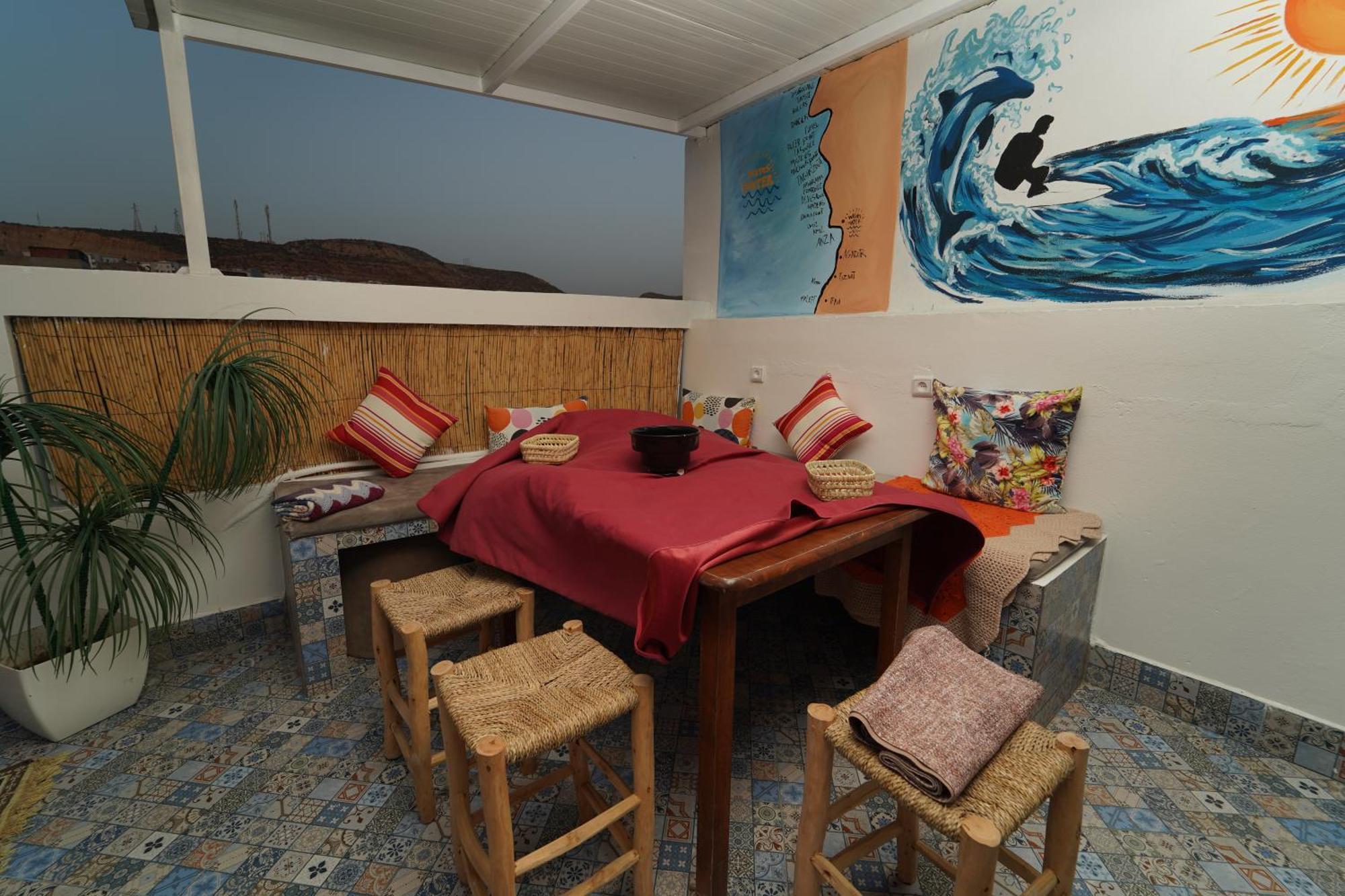 Waves Hunter Surf House Bed & Breakfast Агадир Екстериор снимка