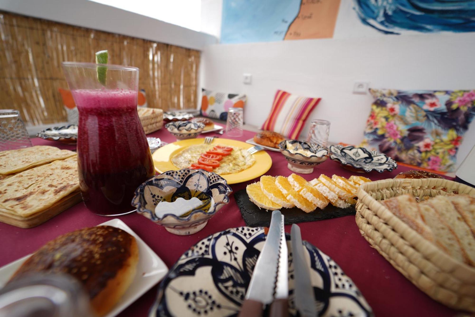 Waves Hunter Surf House Bed & Breakfast Агадир Екстериор снимка