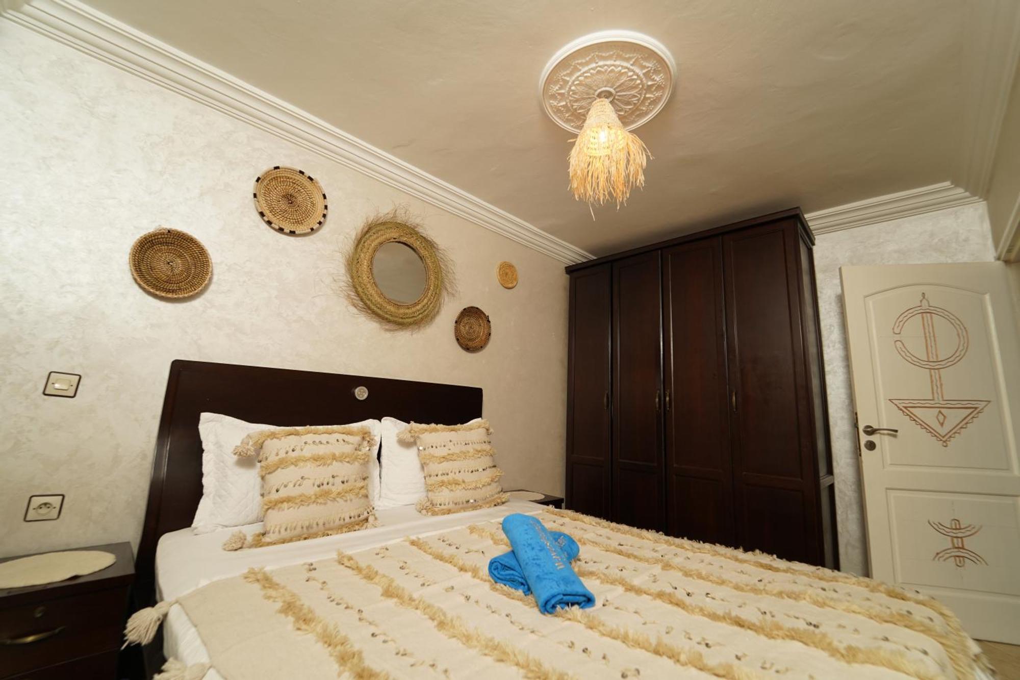 Waves Hunter Surf House Bed & Breakfast Агадир Екстериор снимка