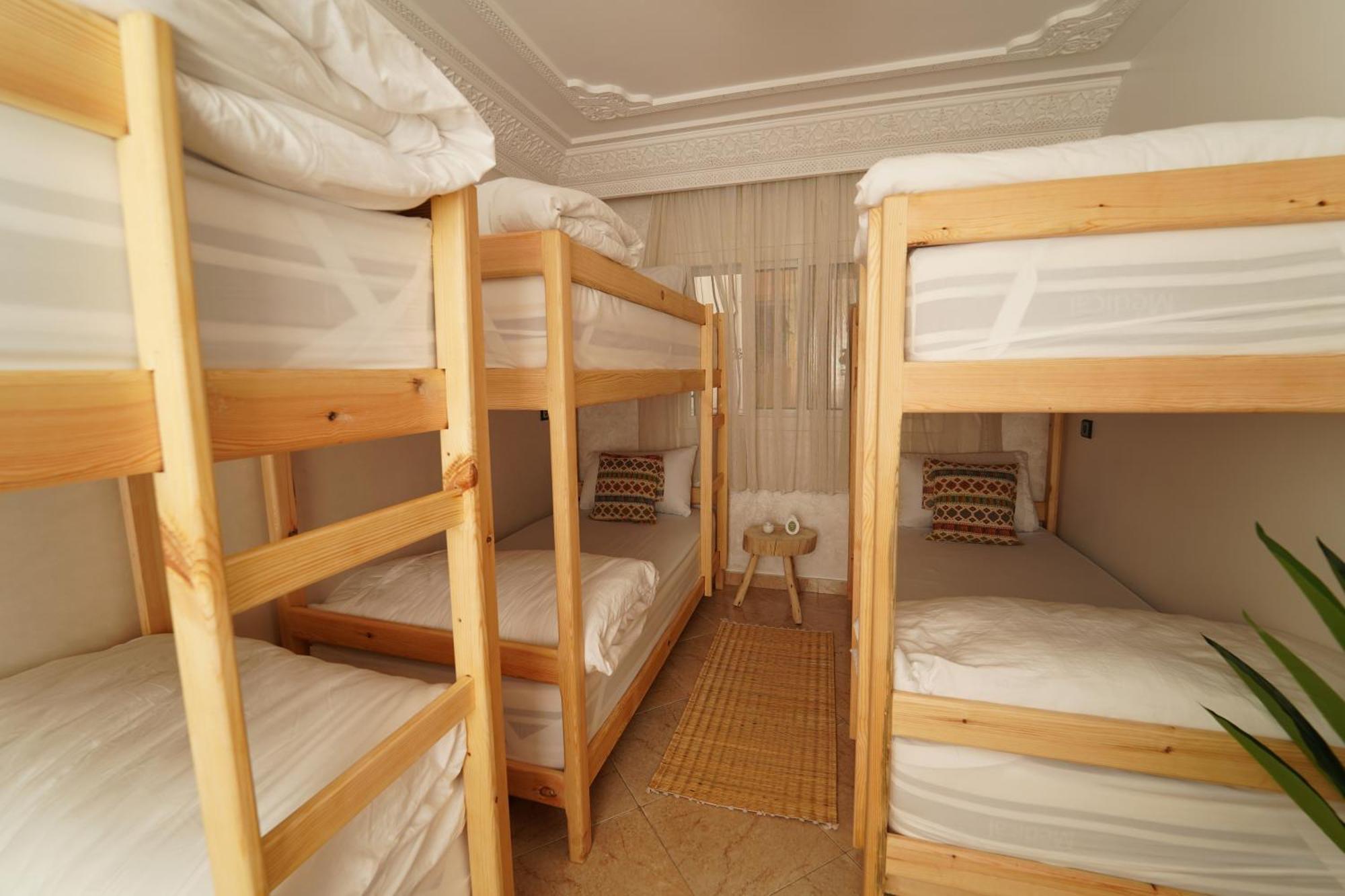 Waves Hunter Surf House Bed & Breakfast Агадир Екстериор снимка