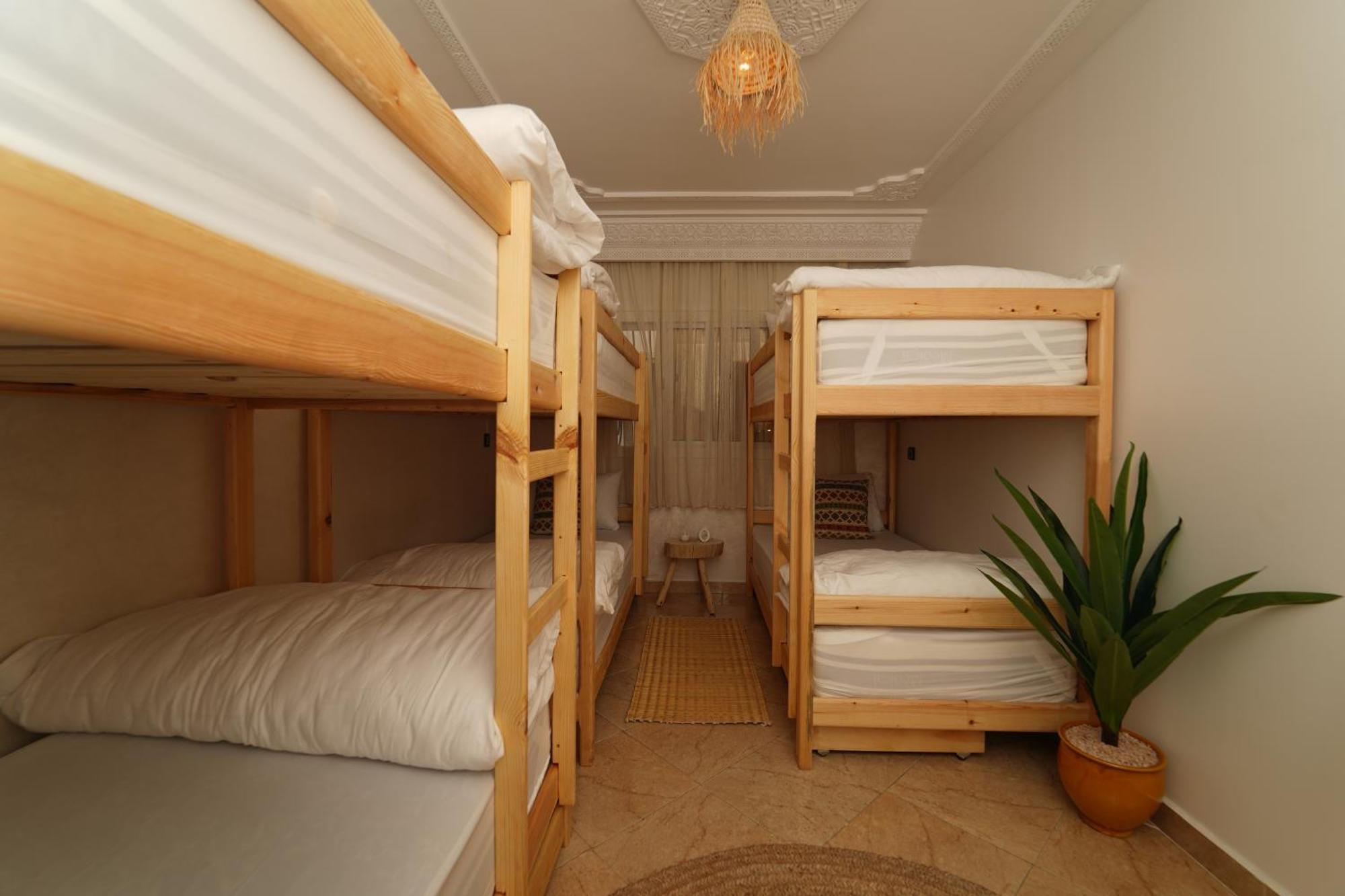Waves Hunter Surf House Bed & Breakfast Агадир Екстериор снимка