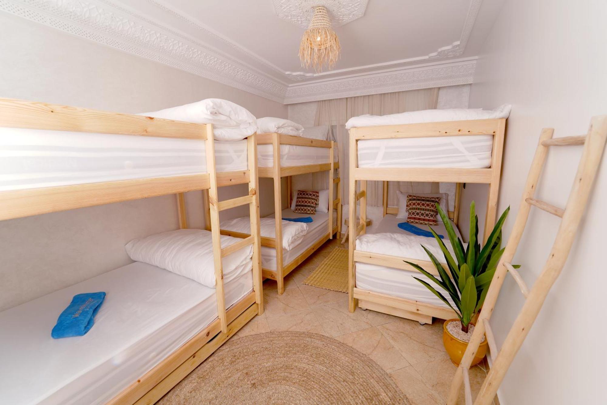 Waves Hunter Surf House Bed & Breakfast Агадир Екстериор снимка
