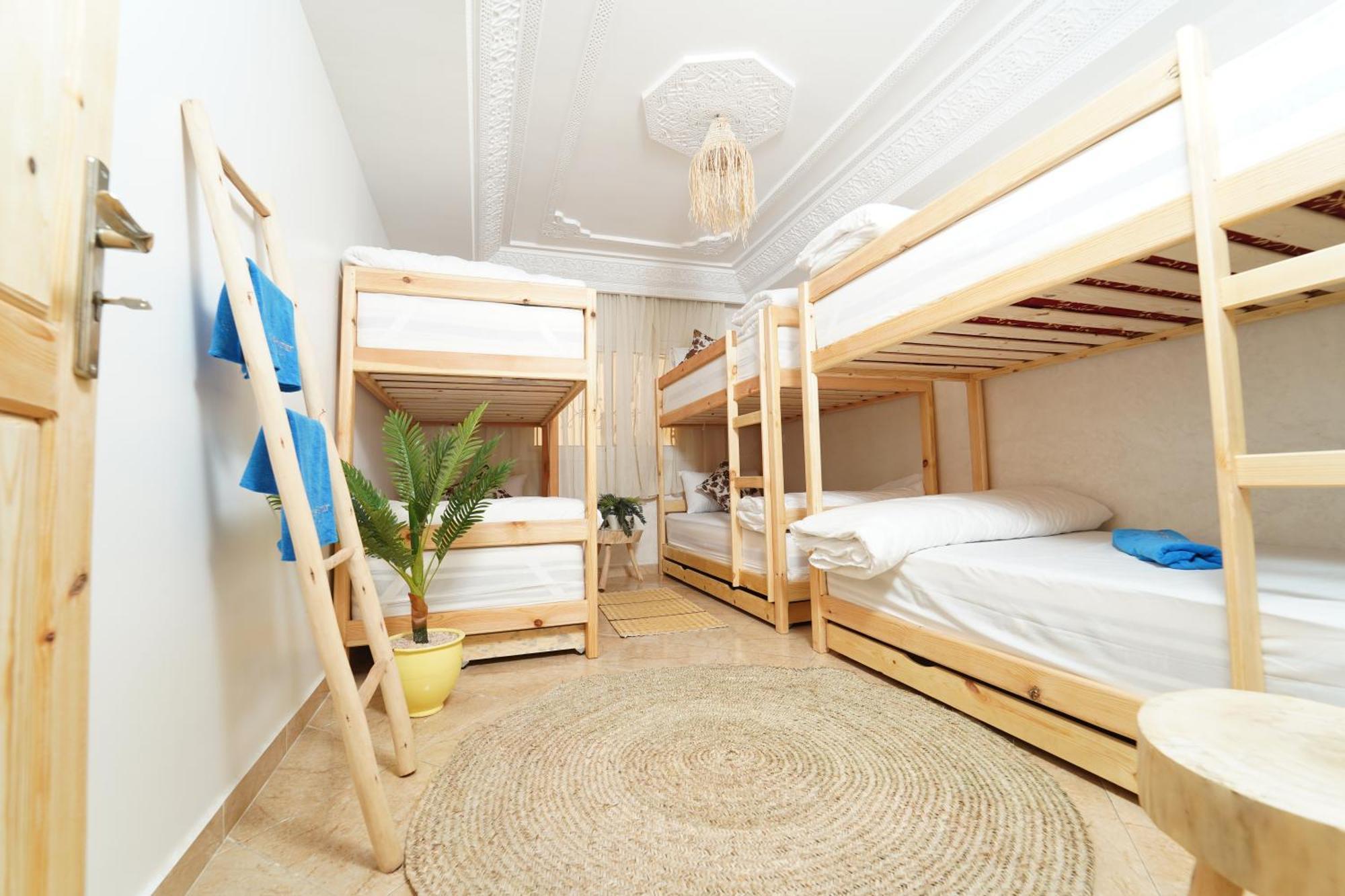 Waves Hunter Surf House Bed & Breakfast Агадир Екстериор снимка