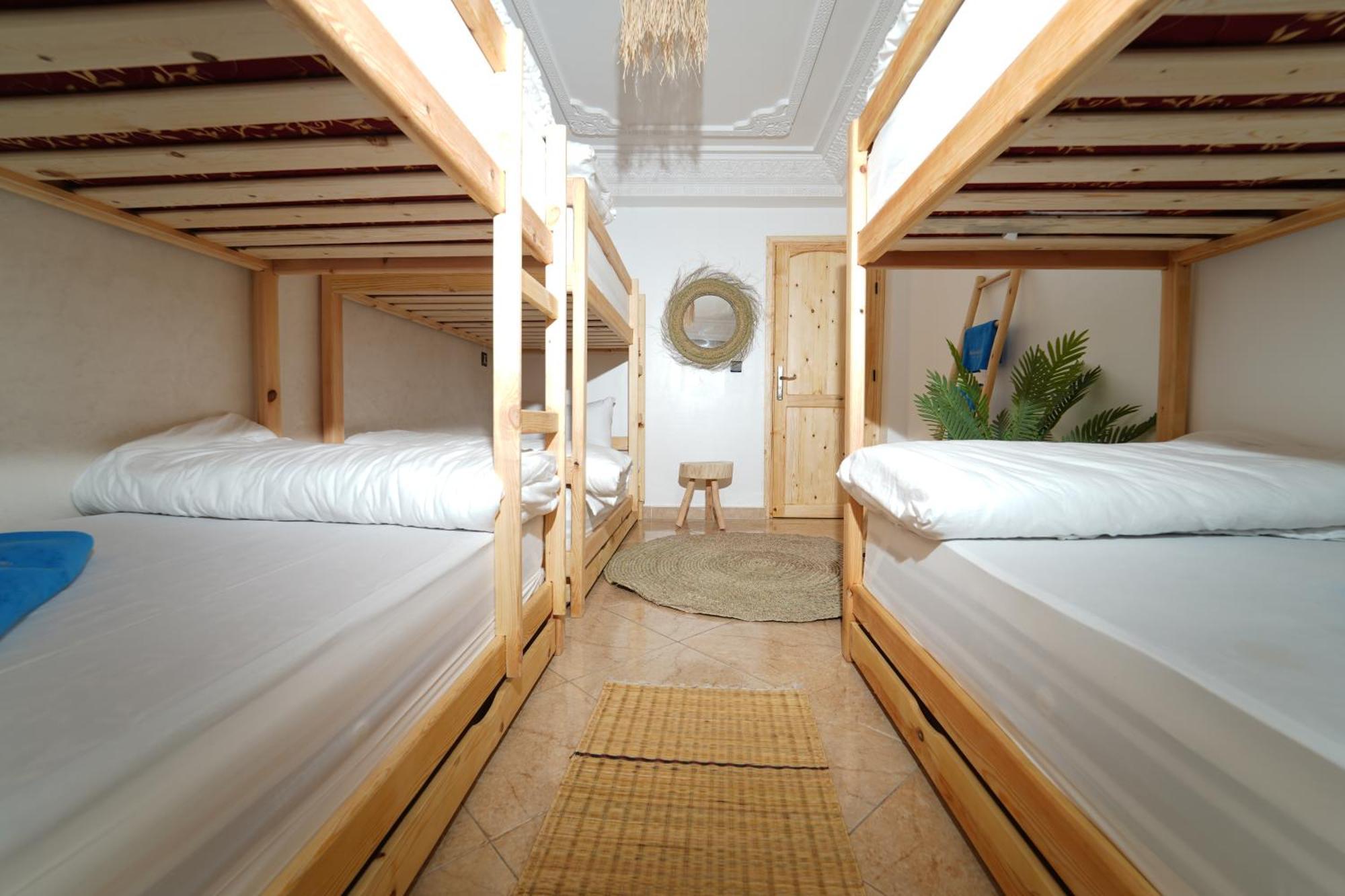 Waves Hunter Surf House Bed & Breakfast Агадир Екстериор снимка